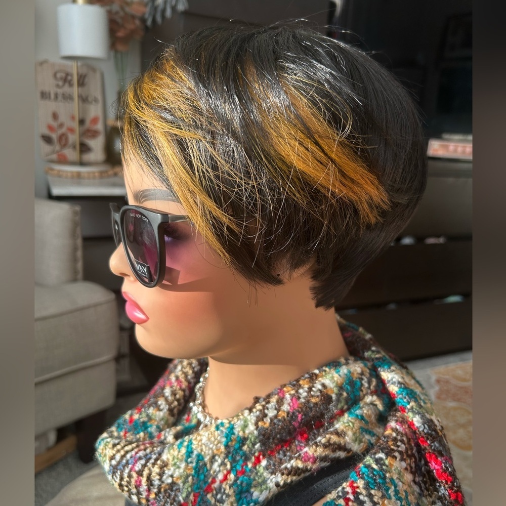 ✨NEW Women's Short Pixie Bob Wig - Black and Gold Highlights - Picture 3 of 14